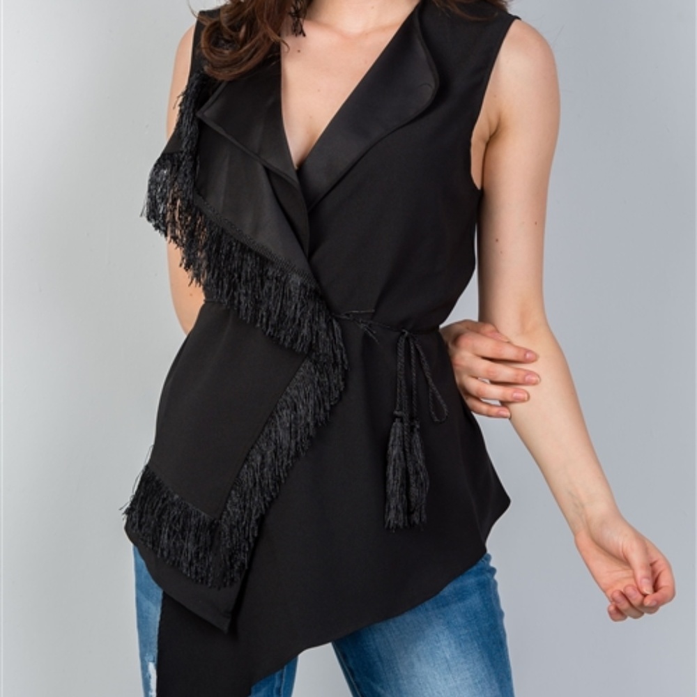 BLACK VEST - Picture 1 of 4